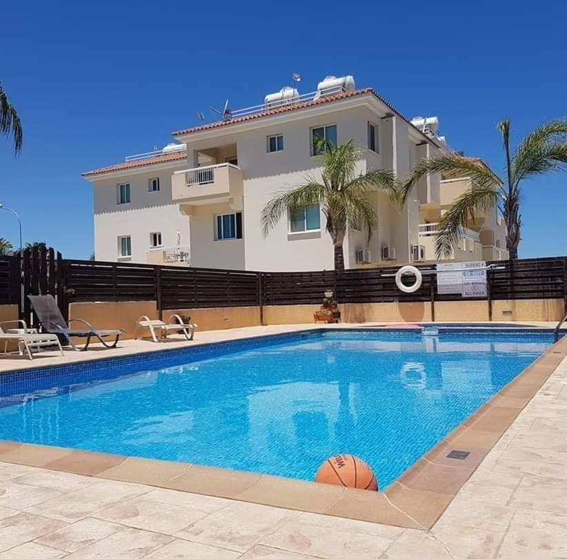 Armstrong Apartment Paralimni Buitenkant foto