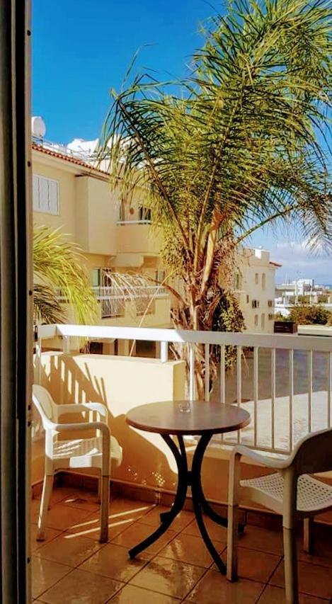 Armstrong Apartment Paralimni Buitenkant foto